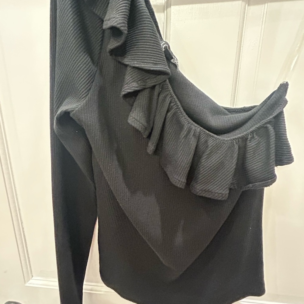 Black One-Shoulder Ruffle Top - Picture 2 of 3